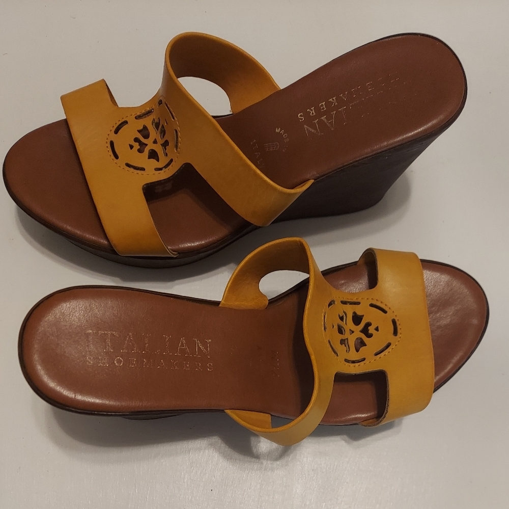Italian Shoemakers yellow sandals size 7-1/2